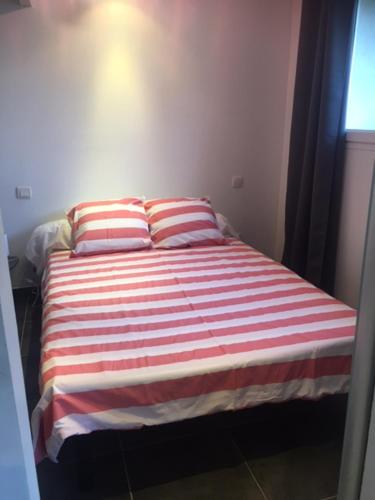 Una cama o camas en una habitación de 2 pièces et mezzanine dès 2 nuits