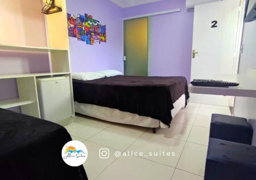 Ένα ή περισσότερα κρεβάτια σε δωμάτιο στο Alice Suites