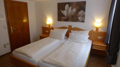 Ліжко або ліжка в номері Central-Hotel Greiveldinger