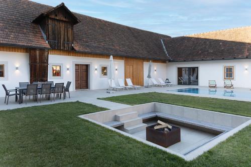 La alberca dentro o cerca de Haselmühle