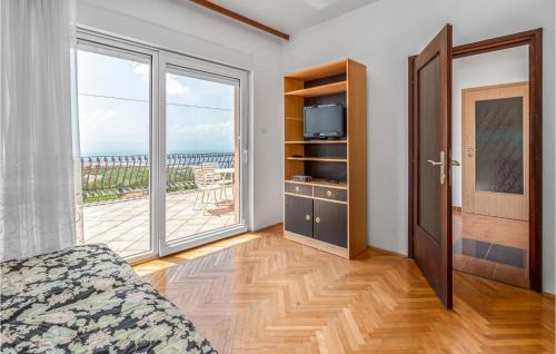 Balkón nebo terasa v ubytování Cozy Apartment In Smrika With Wifi