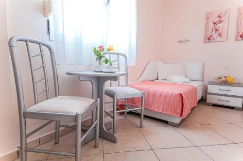Gallery image of Marinis Boutique Rooms in Iraklitsa