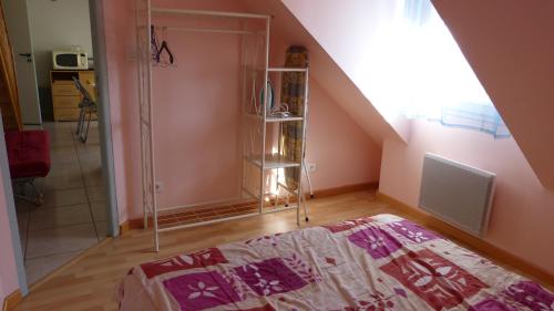 a attic room with a bed and a glass shower at Residence des Ondines in Damgan