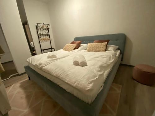 Katil atau katil-katil dalam bilik di UrbanSuites - Modern & Zentral in der City - Dein Zuhause in Stuttgart