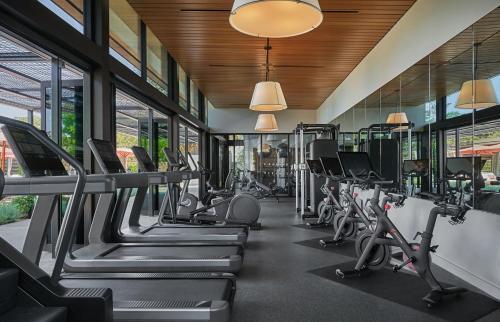 Fitness centrum a/nebo fitness zařízení v ubytování Montage Healdsburg