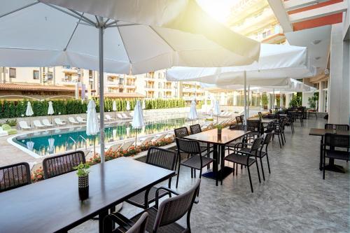 Swimmingpoolen hos eller tæt på Maria Palace Hotel - All Inclusive