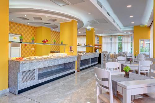 En restaurant eller et andet spisested på Maria Palace Hotel - All Inclusive
