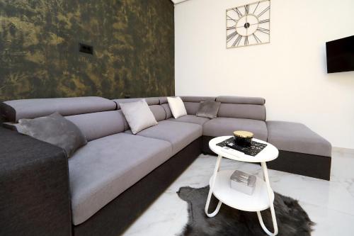 Posezení v ubytování Luxury Apartments Monika near the sea with private parking
