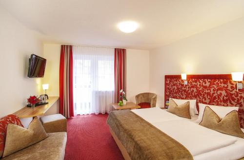 Postel nebo postele na pokoji v ubytování Hotel Garni Chasa Sulai