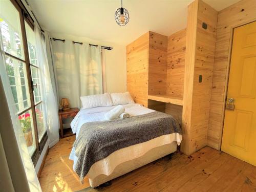 Cama o camas de una habitación en Verde Madera Bed & Breakfast