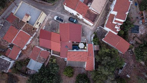 Blick auf Casa Rústica em Alte - KARMEA HOUSES aus der Vogelperspektive