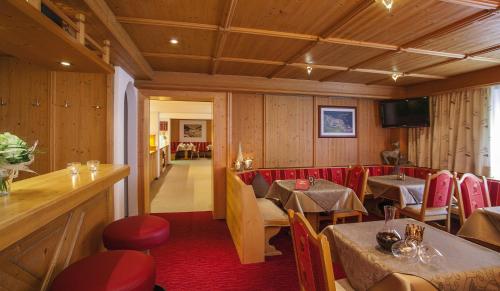 Posezení v ubytování Hotel Garni Chasa Sulai