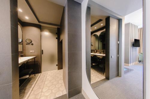 Koupelna v ubytování STROFI Boutique Hotel
