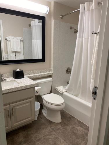 a bathroom with a toilet and a sink and a bathtub at GetAways at Palm Springs Tennis Club in Palm Springs