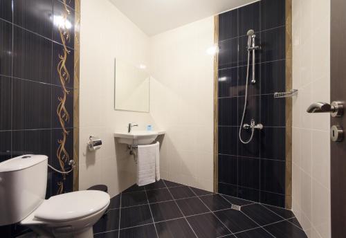 a bathroom with a toilet and a sink and a shower at Sky Hotel in Veliko Tŭrnovo