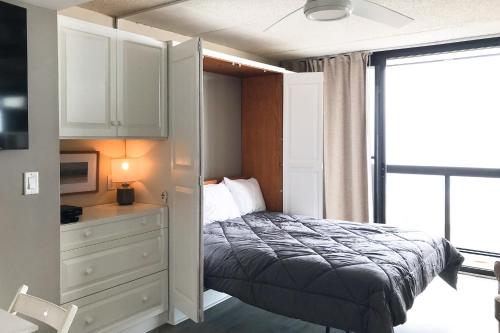 Ένα ή περισσότερα κρεβάτια σε δωμάτιο στο Sun Sand Seaside-Golden Sands 509