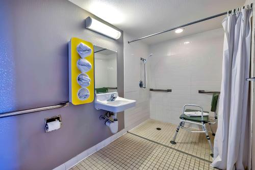 Koupelna v ubytování Motel 6-Tucumcari, NM