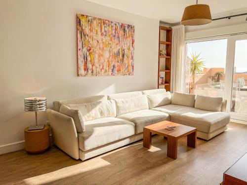 Posezení v ubytování Tarifa Cozy House - La Marina - Pool - Parking