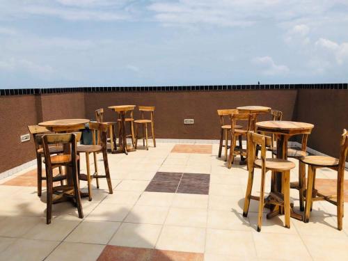 Um restaurante ou outro lugar para comer em Vista espetacular da Praia de Iracema - Ap. 1405