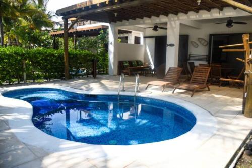 Bazén v ubytování Apartamentos Los Cabos Monterrico by l´Aurora Inn nebo v jeho okolí
