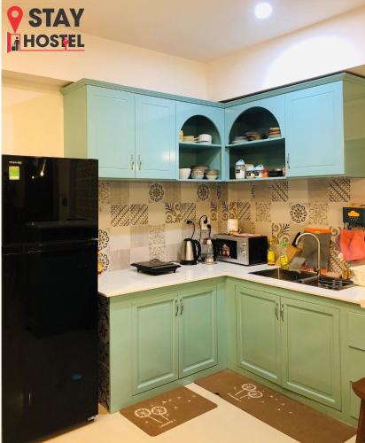 Una cocina o zona de cocina en STAY hostel - 300m from the ferry
