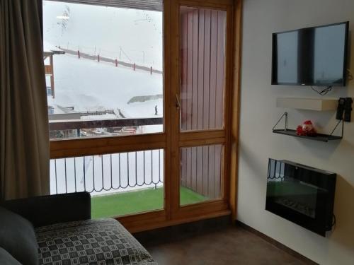 Studio rénové ski aux pieds avec balcon, 5 couchages