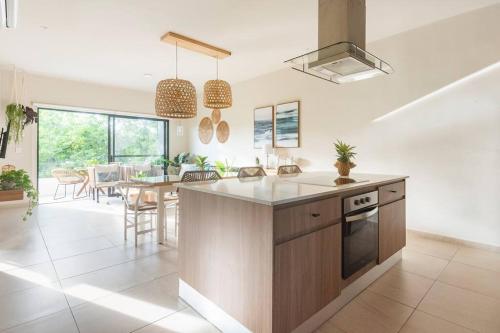a kitchen with a counter and a dining room at Aqua in Playa del Carmen
