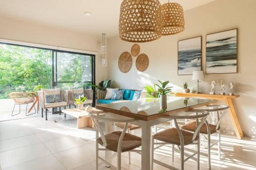 a living room with a table and chairs and a couch at Aqua in Playa del Carmen