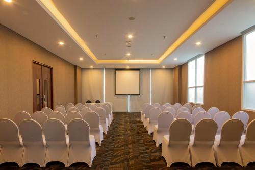 Zona business o sala de conferencias en Antero Hotel Jababeka Cikarang