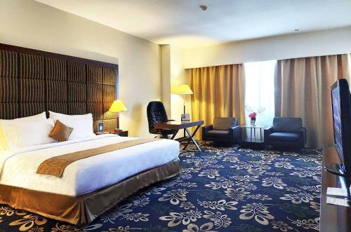 Katil atau katil-katil dalam bilik di Aston Jayapura Hotel and Convention Center