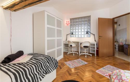 2 Bedroom Gorgeous Apartment In Rijeka 휴식 공간
