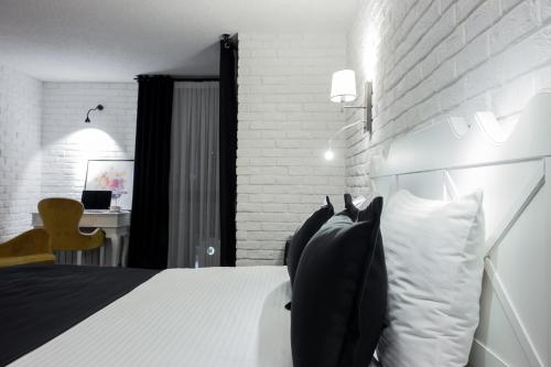 Katil atau katil-katil dalam bilik di Check Inn Suite Hotel & SPA