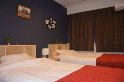 Un pat sau paturi într-o cameră la AN HOTEL