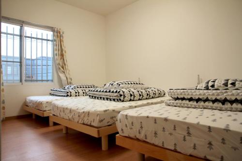 Giường trong phòng chung tại Hachiken Chaya 2F 1-6ppl
