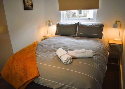 a bed with two towels sitting on it at East Melbourne 1BR - Close to the MCG in Melbourne