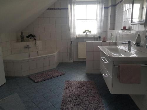 Gallery image of Ferienwohnung Toni mit Balkon und Garten in Pemfling