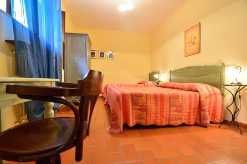 a bedroom with a bed and a desk and a chair at Agriturismo La Dimora dei Cavalieri in Vaglio di Basilicata