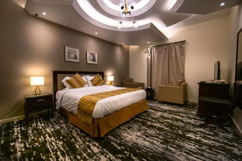 a bedroom with a large bed in a room at Golden Rose Hotel in Jazan