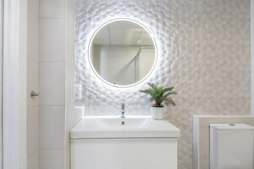 A bathroom at Sunset 8C