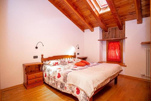 سرير أو أسرّة في غرفة في Lo Berio CIR 0071