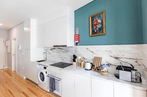 Turquoise Flat w AC & Balcony by LovelyStay