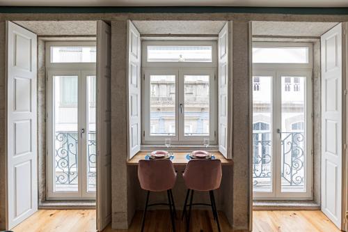 Turquoise Flat w AC & Balcony by LovelyStay