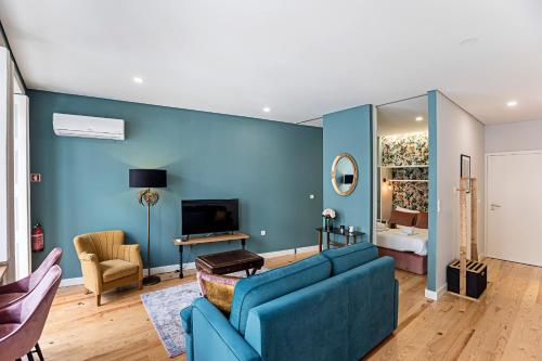 Turquoise Flat w AC & Balcony by LovelyStay