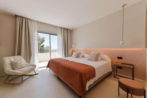 Giường trong phòng chung tại Villa Golf Cas Catala