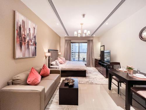 Гостиная зона в Luton Vacation Homes - Elite Downtown Residence Studio, Burj Khalifa View Dubai - 80AB3
