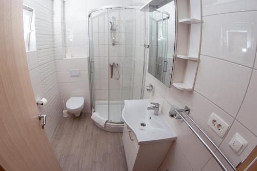 Koupelna v ubytování Apartmani Mijo, Biograd na Moru