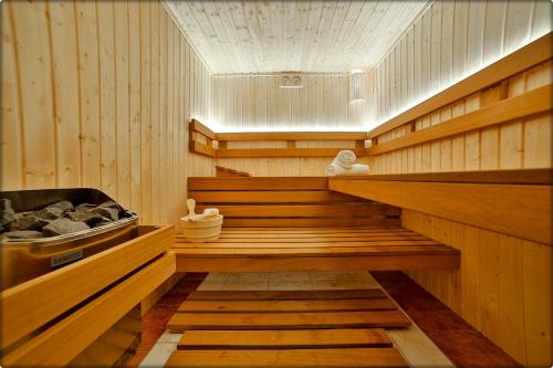 a sauna with wood paneling and a wooden floor at Zdrojowy Gościniec - domki Rabka-Zdrój in Rabka