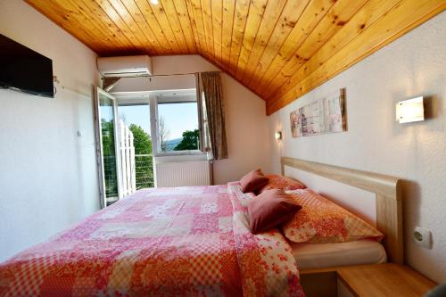 Postel nebo postele na pokoji v ubytování Guest House Jagoda
