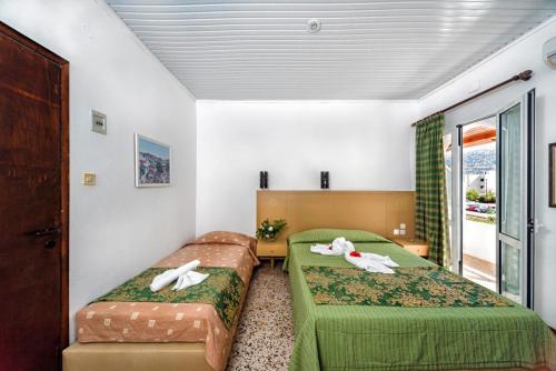 Postel nebo postele na pokoji v ubytování Harmony Hotel & Studio