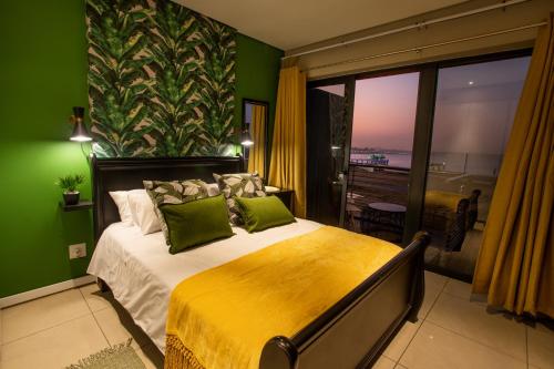 Foto da galeria de Stay at The Point - Kaleidoscopic Caribbean Cruise em Durban